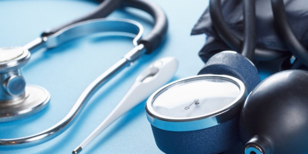 Pokaz parametrów hemodynamicznych podczas pionizacji, statycznie jak i podczas wysiłku. Ćwiczenia z wykorzystaniem ciśnieniomierzy oraz stetoskopów